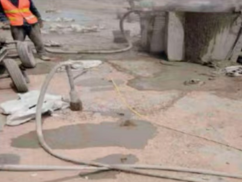 南票水泥混凝土路面板底注浆技术 路面脱空注浆整治方案