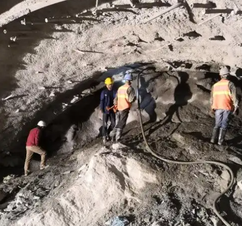 南票拱顶带模注浆料的施工流程及注意事项